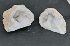 KR155 Bergkristal geode 950 gram