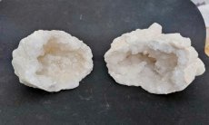 KR156 Bergkristal geode 1150 gram