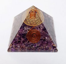 Orgonite piramide Amethist (met Flower of Life) 70-75 mm