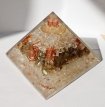 ORG25B Orgonite piramide 'Extra' Bergkristal-Labradoriet-Seleniet (met flower of life) 11-12 cm