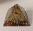 ORG45 Orgonite piramide Tijgeroog (met Tree of Life) 70-75