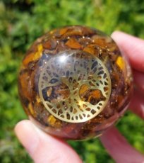 ORG52 Orgonite Tijgeroog bol